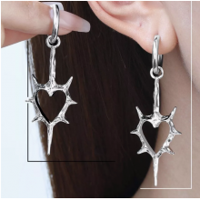 Сережки Fashion Jewerly серця з біжутерія шипами в стилі y2k готика сріблясті (SVS)